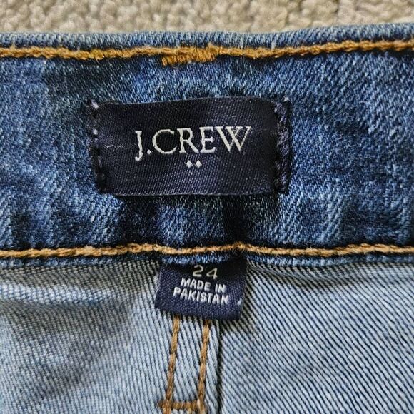 3/$15 J. Crew Factory 5" Inseam Denim Blue Cut Off Shorts Size 26 - Picture 2 of 6